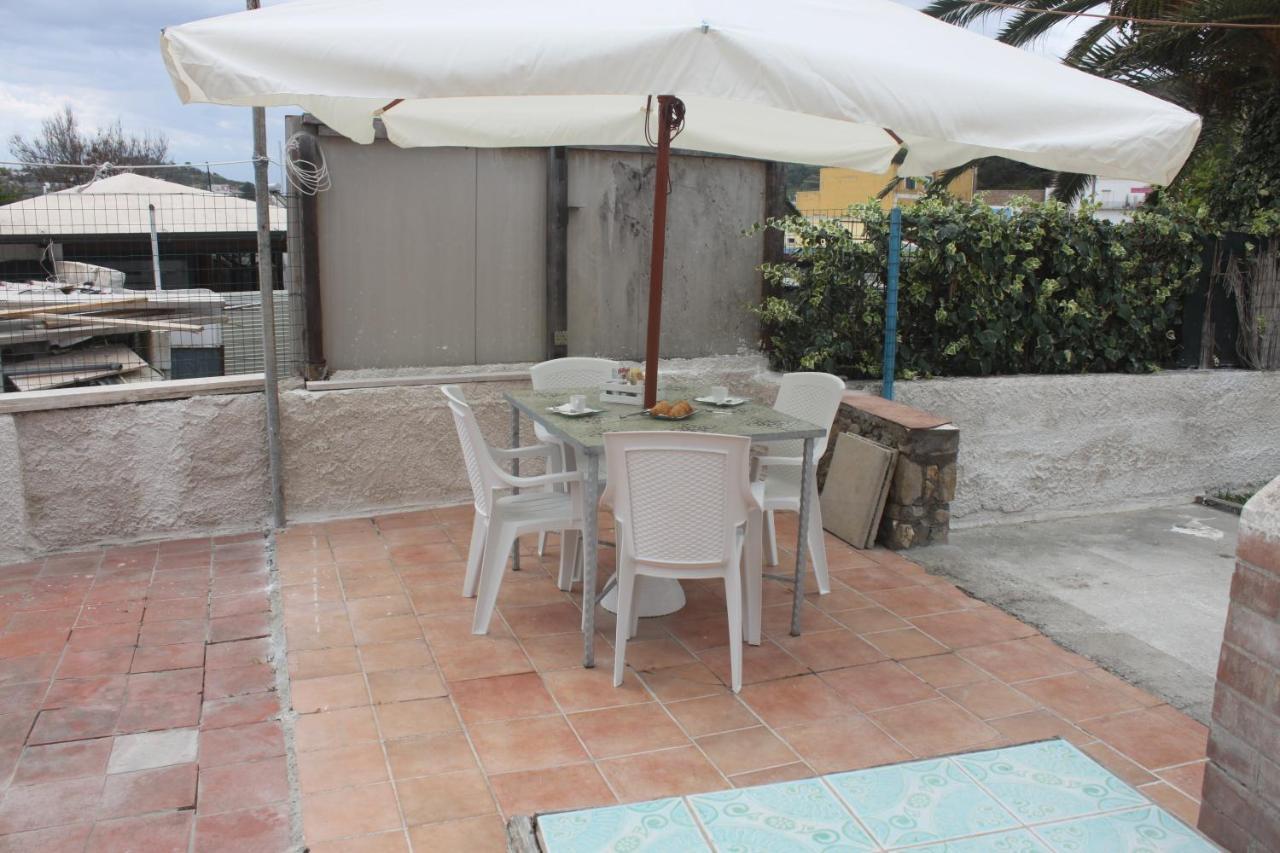 Camere Dieci Maggio- Beb Dory, Nemo, Guizzo Ponza Exterior photo