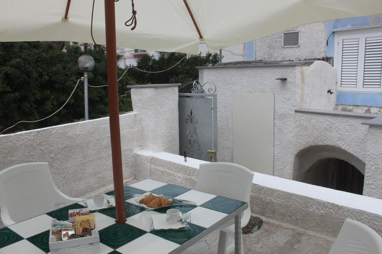 Camere Dieci Maggio- Beb Dory, Nemo, Guizzo Ponza Exterior photo